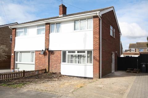 3 bedroom semi-detached house to rent, Cumberland Avenue, Chandler's Ford, Eastleigh