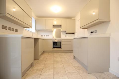 3 bedroom semi-detached house to rent, Cumberland Avenue, Chandler's Ford, Eastleigh