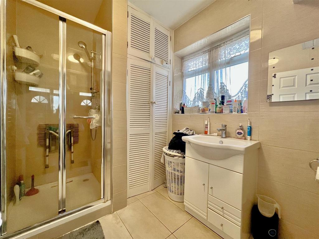 Shower Room/ WC