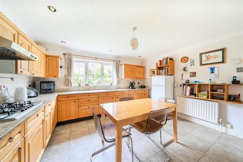 5 Windsor Gardens, Bedford, MK40 3BU