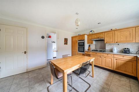 5 Windsor Gardens, Bedford, MK40 3BU