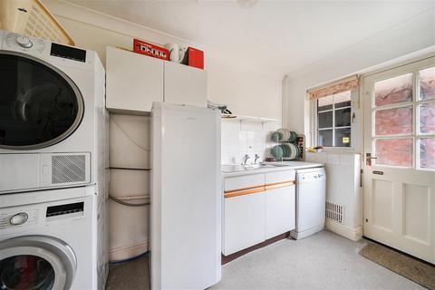 5 Windsor Gardens, Bedford, MK40 3BU