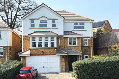 6 Danehurst Close, Egham, TW20 9PX
