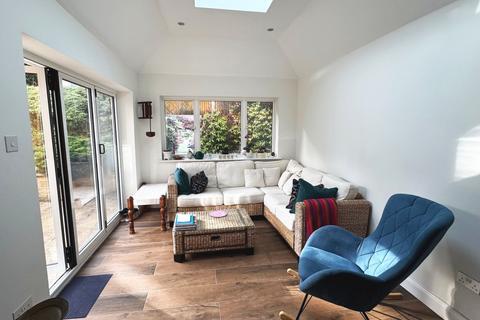 6 Danehurst Close, Egham, TW20 9PX