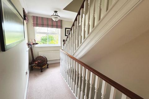 6 Danehurst Close, Egham, TW20 9PX
