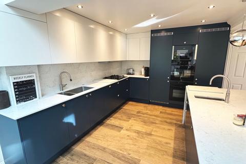6 Danehurst Close, Egham, TW20 9PX