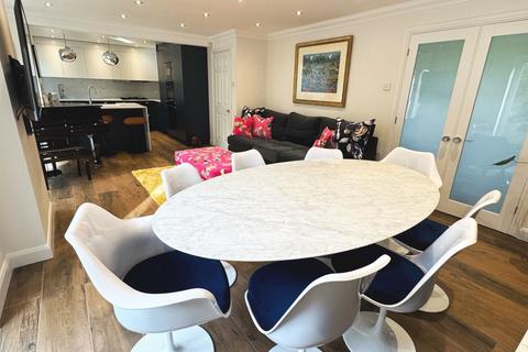 6 Danehurst Close, Egham, TW20 9PX