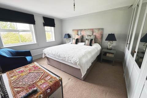 6 Danehurst Close, Egham, TW20 9PX