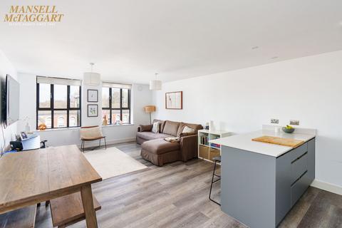 Flat B, 1 Downs View Road, Hassocks, BN6 8FL