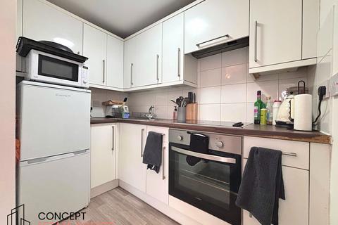 3 bedroom apartment to rent, Clapham Road, Stockwell, SW9