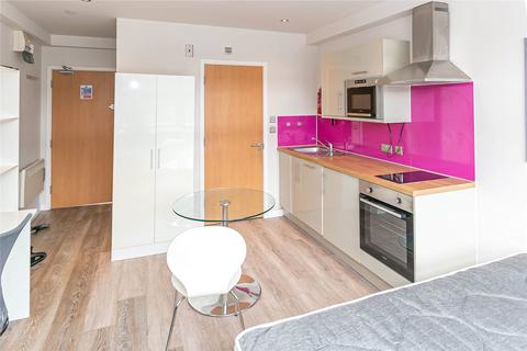 Studio to rent, Crown House, City Centre BS1