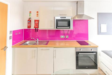 Studio to rent, Crown House, City Centre BS1