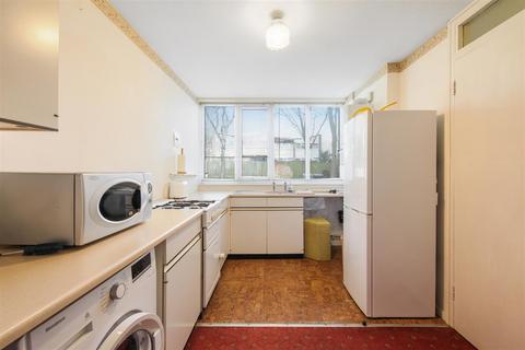 2 bedroom end of terrace house for sale, Eskdale Close, Wembley