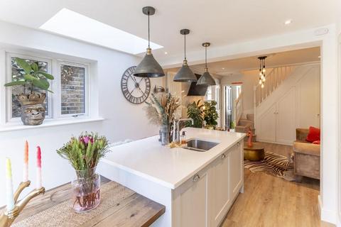 33 Binfield Road, Byfleet, West Byfleet, KT14 7PN