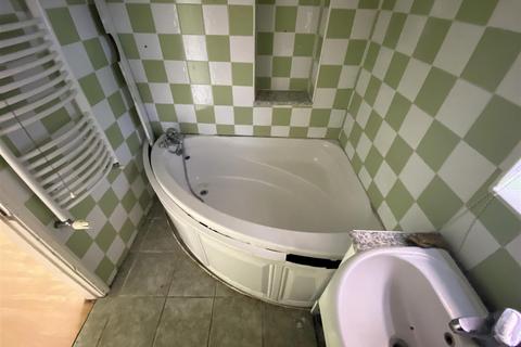 2 bedroom house for sale, Gillshill Road, Hull