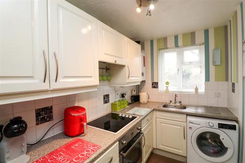 2 bedroom end of terrace house for sale, Nether Vell-Mead, Church Crookham GU52