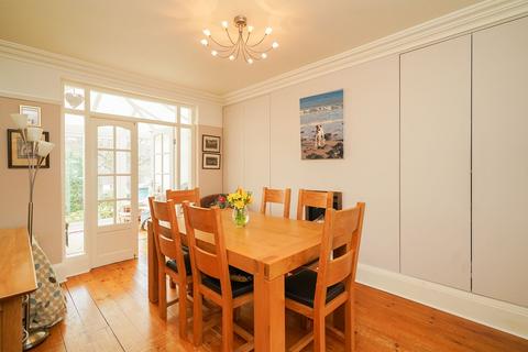 28 Abbeydale Park Crescent, Sheffield, S17 3PA