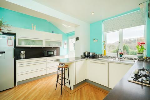 28 Abbeydale Park Crescent, Sheffield, S17 3PA
