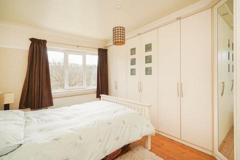 28 Abbeydale Park Crescent, Sheffield, S17 3PA