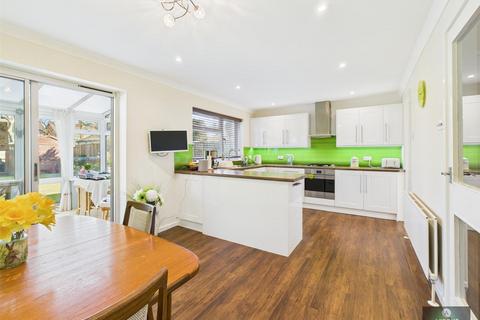 24 Aldingbourne Close, Ifield, Crawley, RH11 0QJ