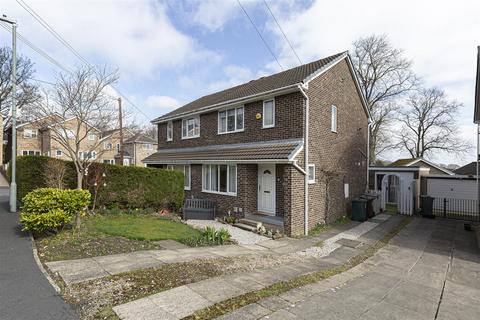 Oakdale Crescent, Huddersfield HD3