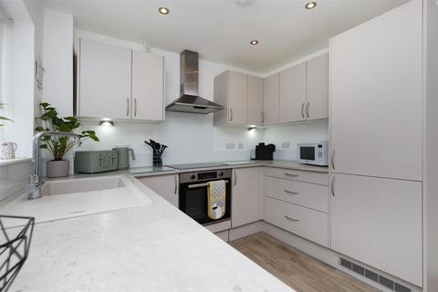 3 bedroom semi-detached house for sale, Oakdale Crescent, Huddersfield HD3