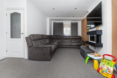 3 bedroom semi-detached house for sale, Oakdale Crescent, Huddersfield HD3