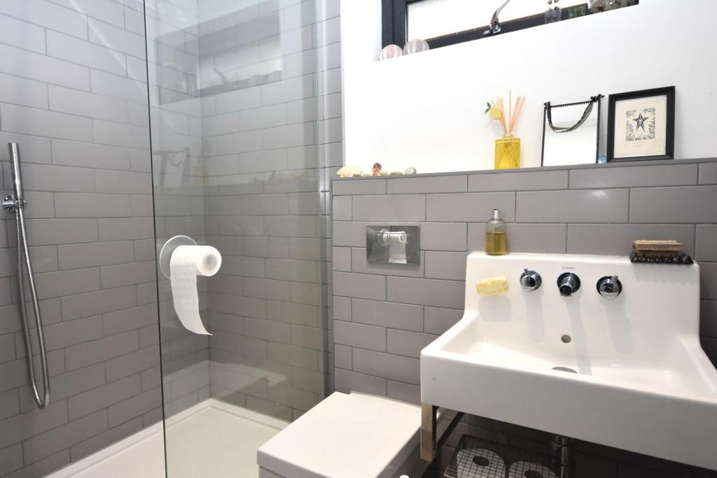 Shower room.JPG