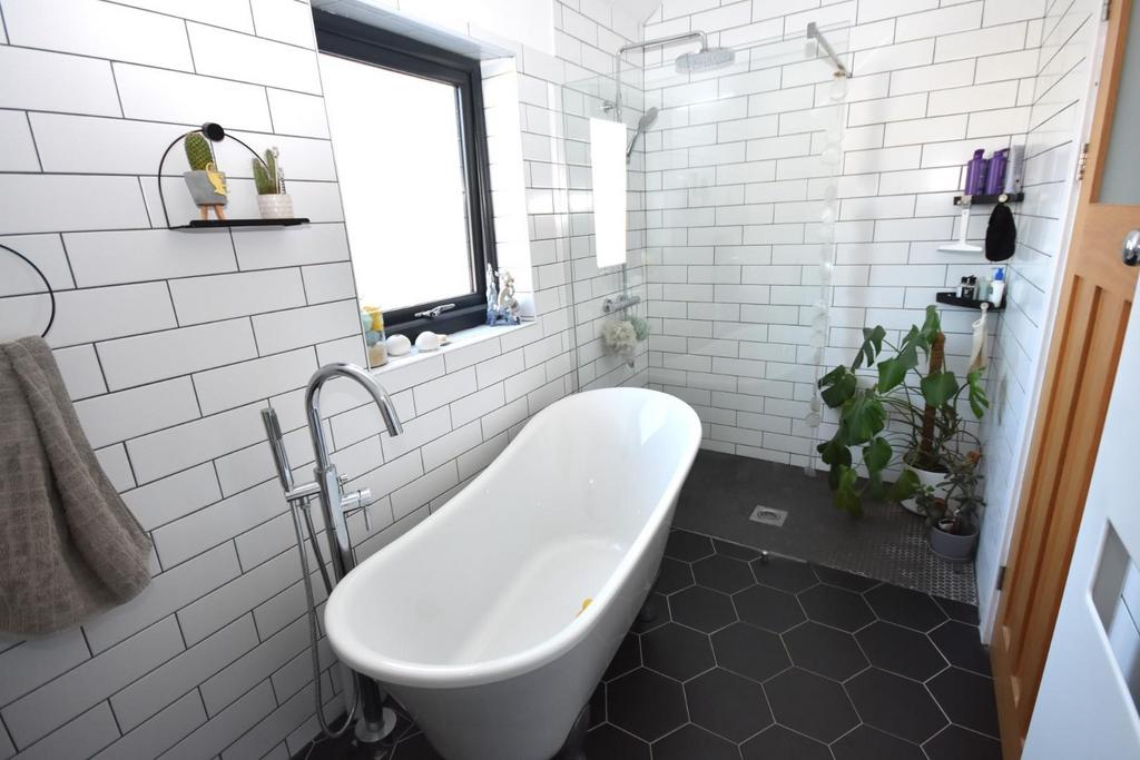 Bathroom.JPG