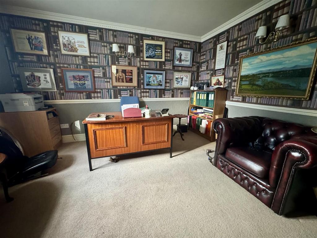 Office/Bedroom 4