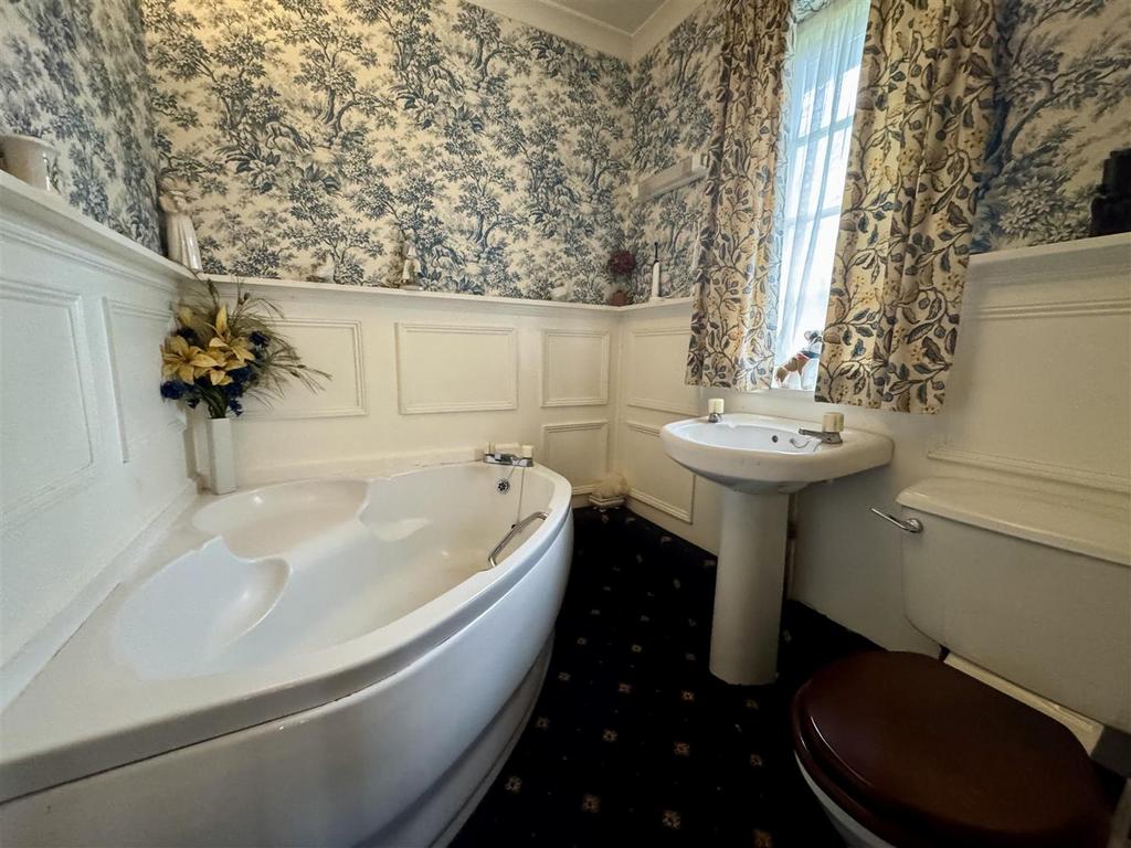 En-Suite Bathroom/WC