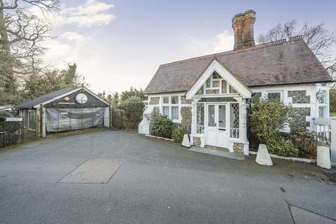 2 bedroom detached house for sale, Bromley Common, Bromley