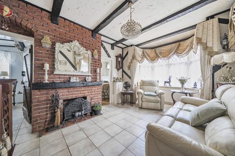 2 bedroom detached house for sale, Bromley Common, Bromley