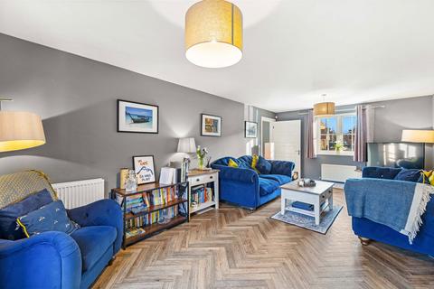 4 Williamson Road, Horley, RH6 9RQ