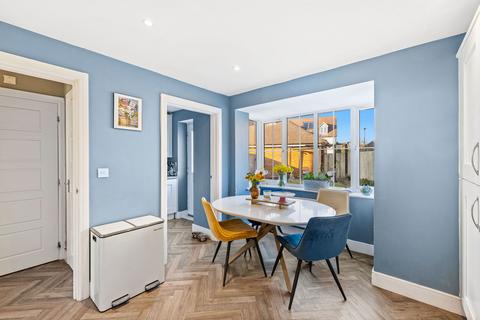 4 Williamson Road, Horley, RH6 9RQ