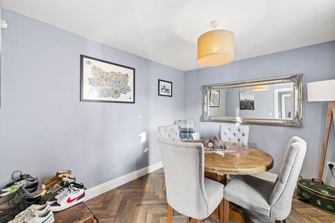 4 Williamson Road, Horley, RH6 9RQ