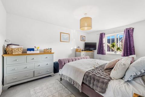 4 Williamson Road, Horley, RH6 9RQ