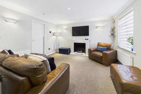 1 Alderton Close, Abbeymead, Gloucester, GL4 5UE