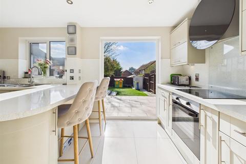 1 Alderton Close, Abbeymead, Gloucester, GL4 5UE