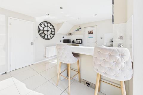 1 Alderton Close, Abbeymead, Gloucester, GL4 5UE