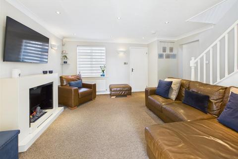 1 Alderton Close, Abbeymead, Gloucester, GL4 5UE