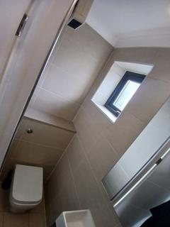Studio to rent, Great North Way, Hendon, NW4