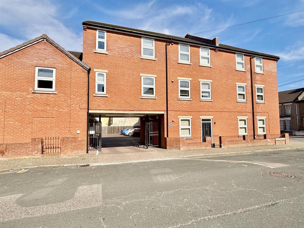 Eade Court