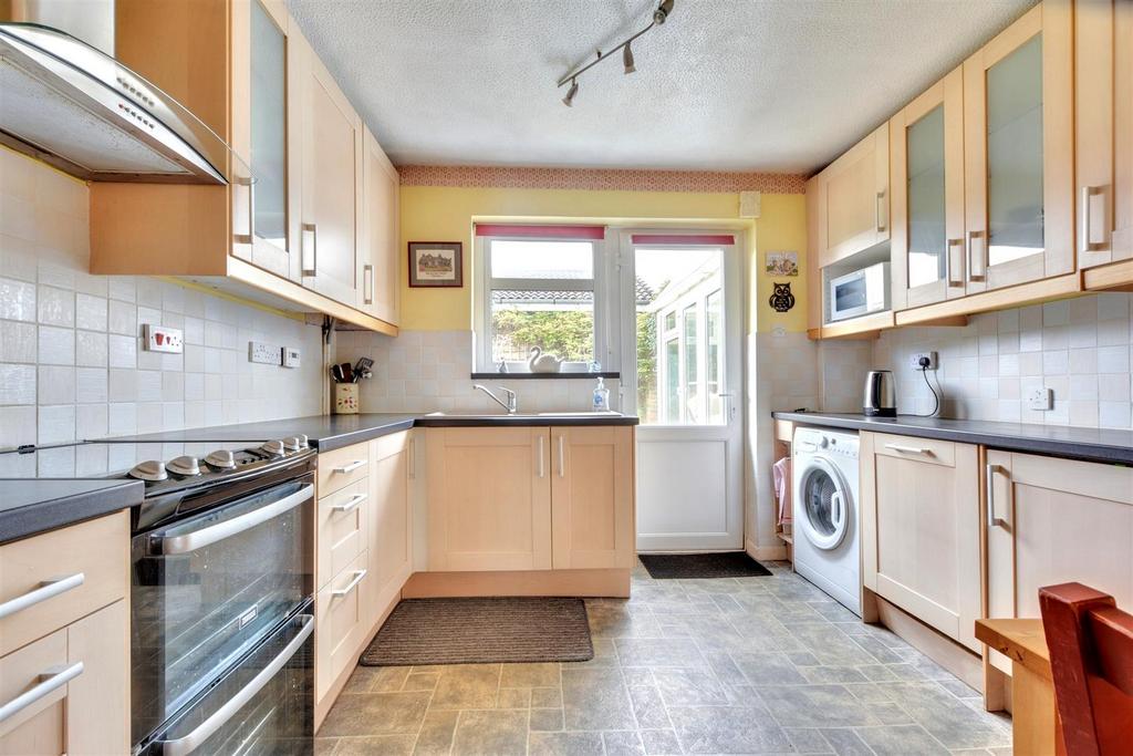 Kitchen 2.jpeg