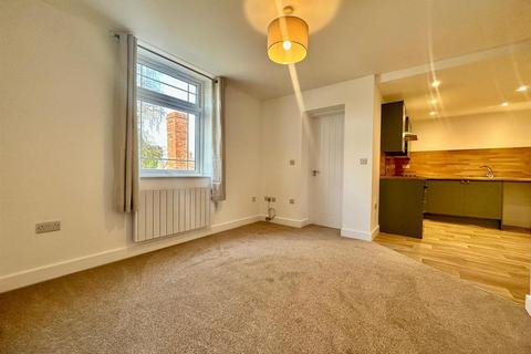 2 bedroom flat to rent, The New Cut, Cullompton EX15