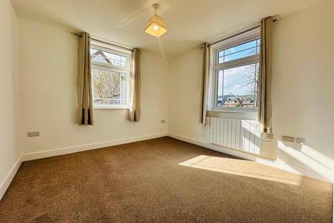 2 bedroom flat to rent, The New Cut, Cullompton EX15