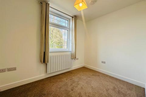 2 bedroom flat to rent, The New Cut, Cullompton EX15