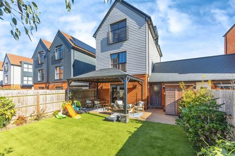 3 bedroom townhouse for sale, Highwood Drive, Ashford, TN23 8