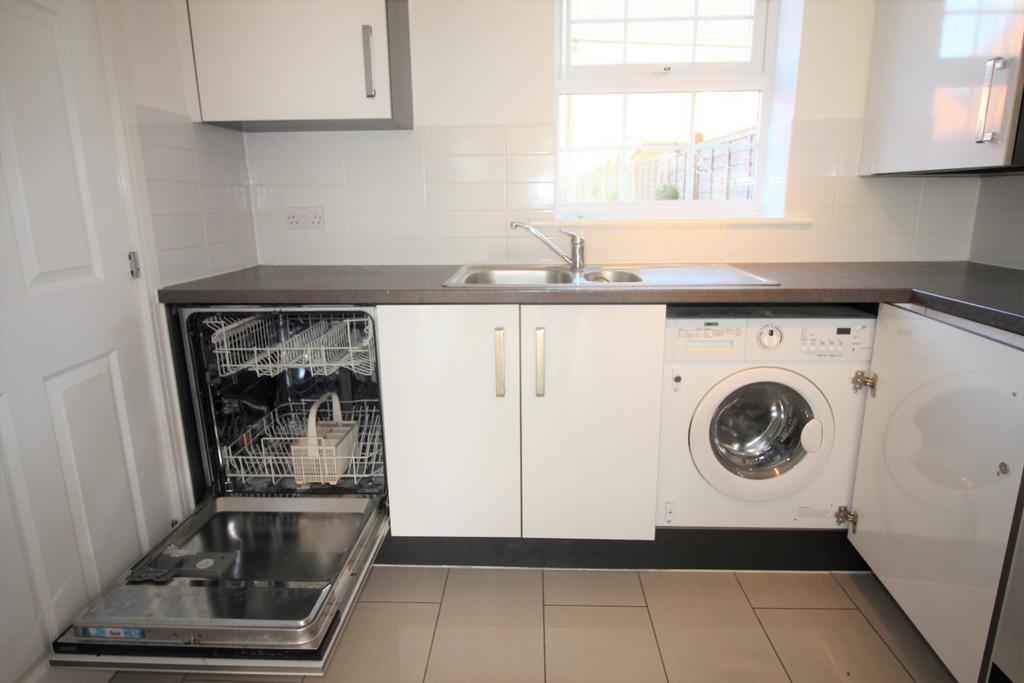 Kitchen (ground floor)