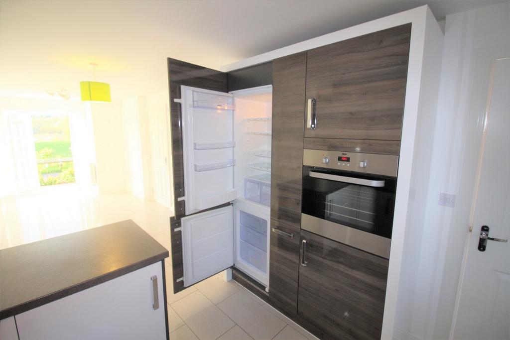 Kitchen (ground floor)